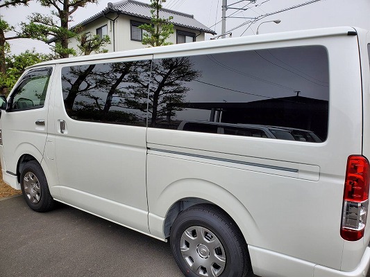 香川県　トヨタハイエース　カーフィルム施工