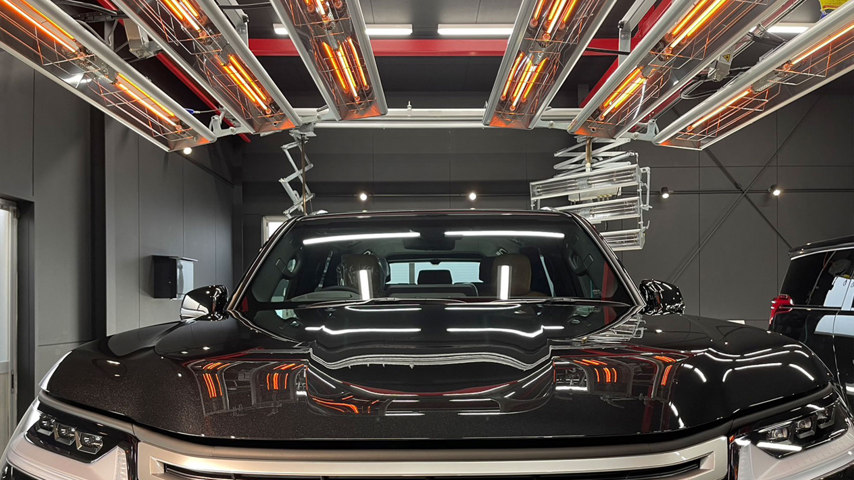 完全密閉ブースと遠赤外線ヒーター