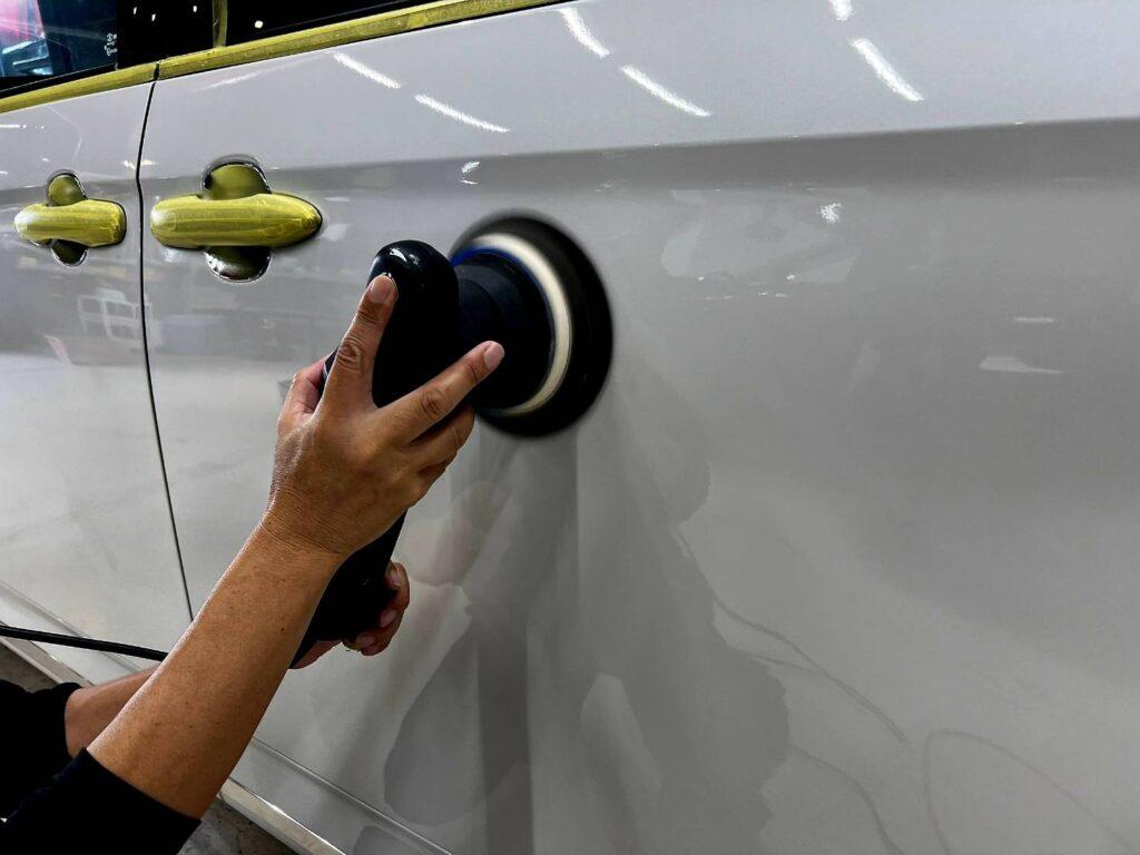 新車研磨磨きトヨタ