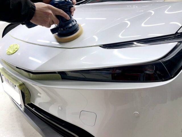 新車研磨プリウスＺ
