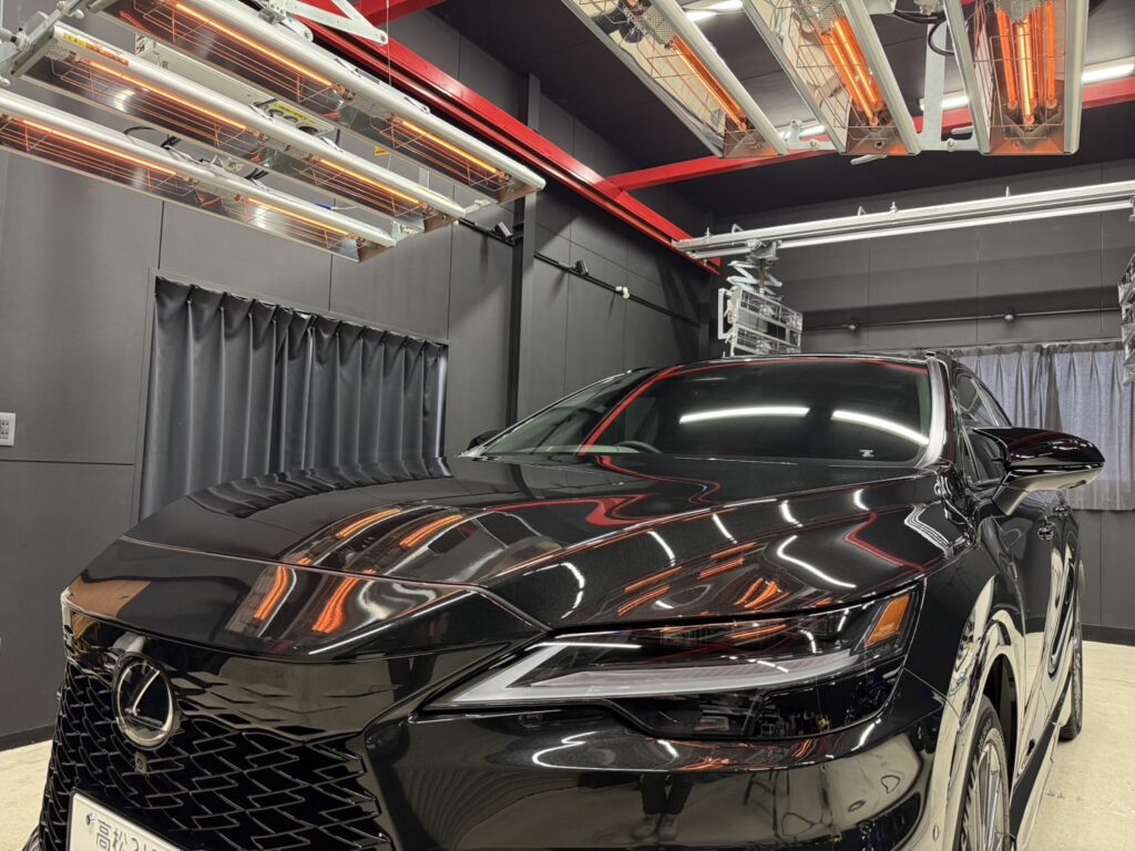 セラミックコーティング施工におけるお店選びの注意点 - 四国エリア最大級のガラスコーティング専門店 カーケアグランツ セラミックコーティング施工におけるお店選びの注意点について解説するイメージ