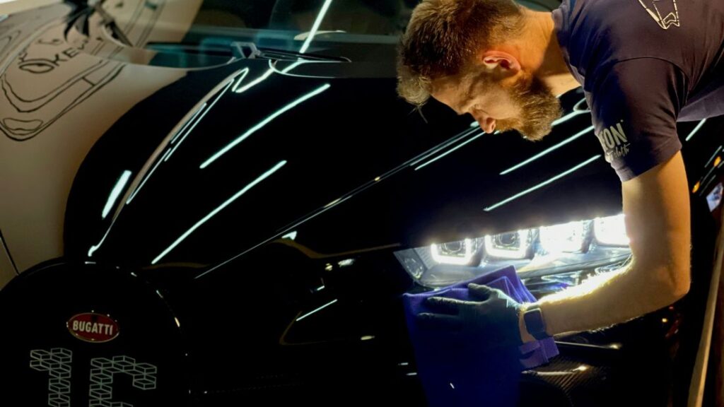 コーティング剤を塗布する様子