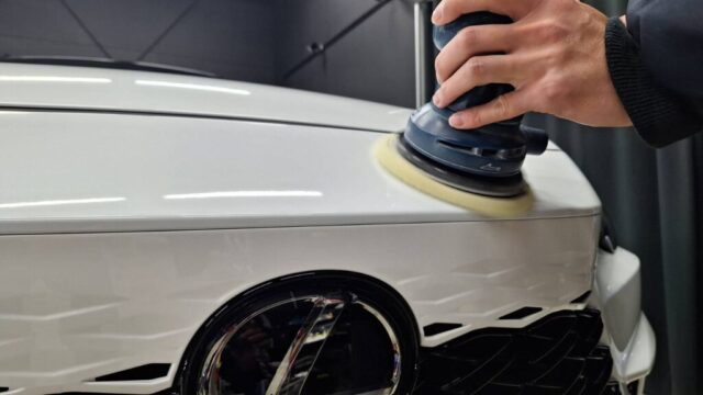 新車磨きレクサス